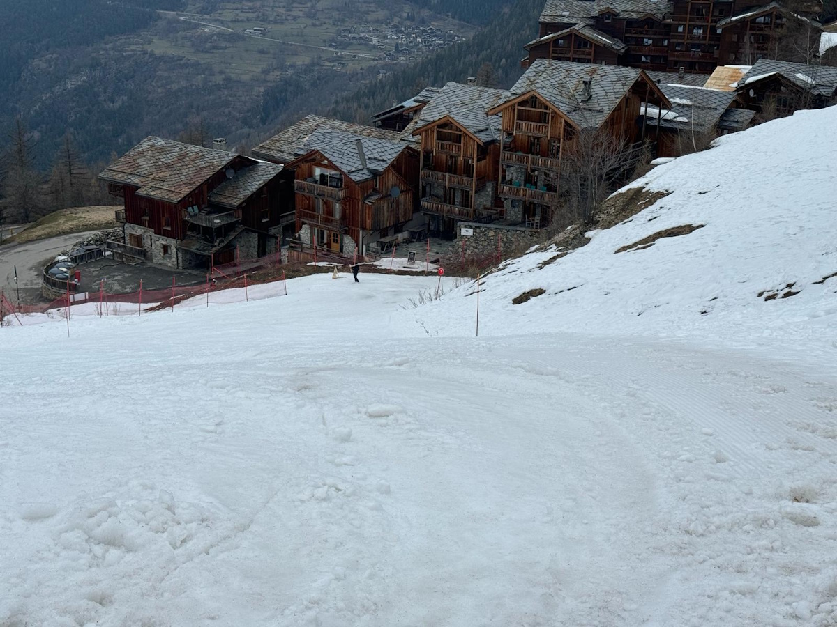 Bataillettaz red piste, return to chalet